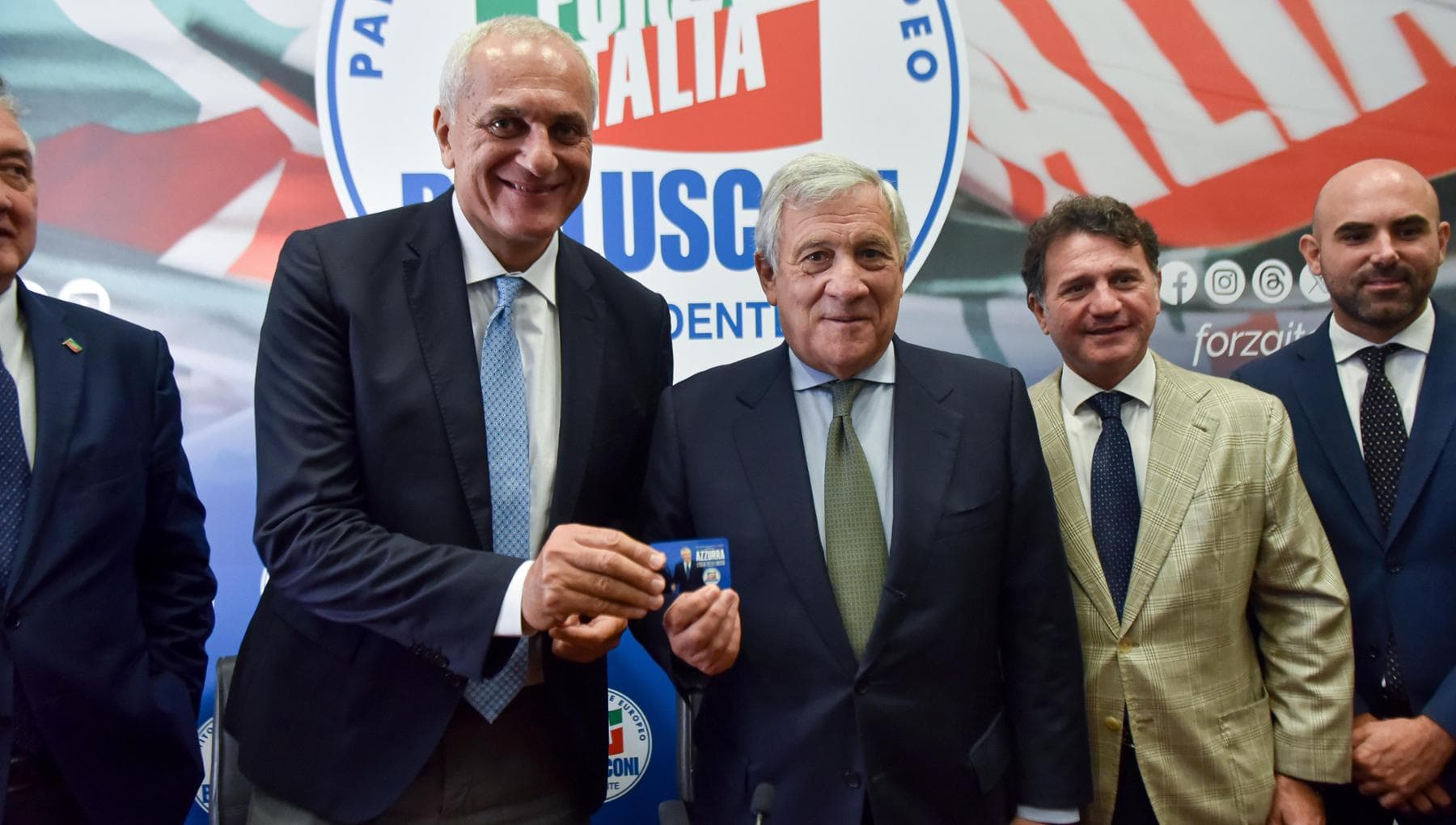 Renzi addio: l’assessore campano Caputo passa con Forza Italia