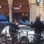 L'auto bianca tra gli agenti in piazza Castello a Torino, il 24 ottobre 2026