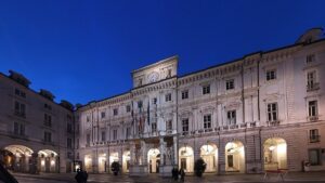 Palazzo Civico in piazza Palazzo di Città, sede del Comune di Torino, di sera